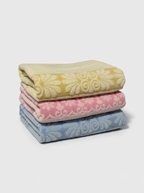 Vintage 70’s 3 Pc. Pastel Cannon Monticello Sculpted Towel Set